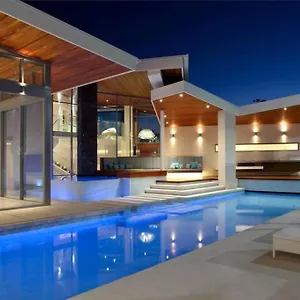  Villa Racquet Retreat By Secret Destinations- Short Walk To Hastings Street Australia